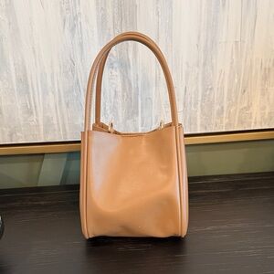 Elegant Tan Women's Leather Handbag